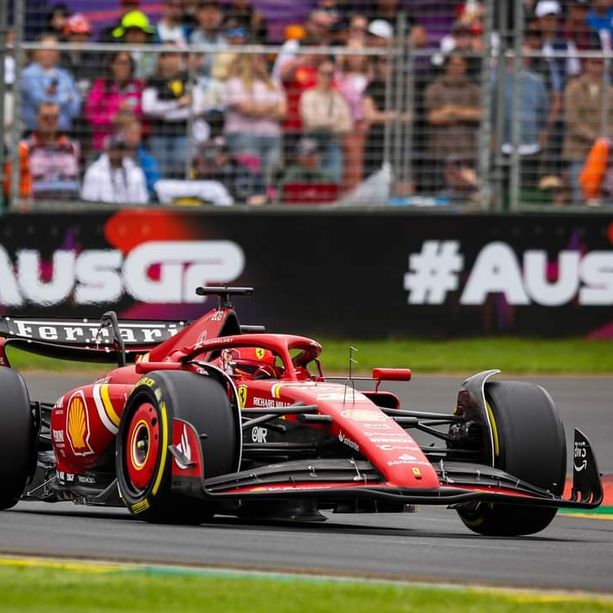 F1. In Australia è doppietta Ferrari: vince Sainz, delusione per Leclerc. Verstappen si ritira