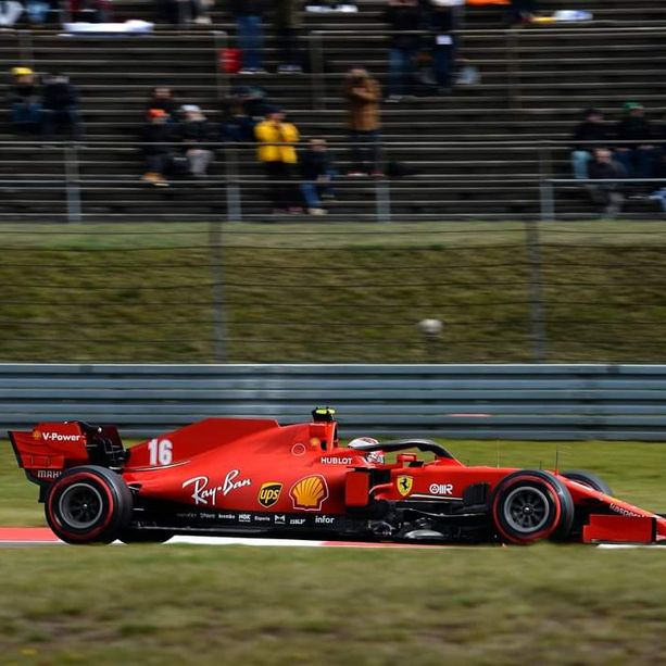F1. GP dell'Eifel, è una Ferrari altalenante in Germania. Leclerc settimo, Hamilton vince ed eguaglia Schumacher