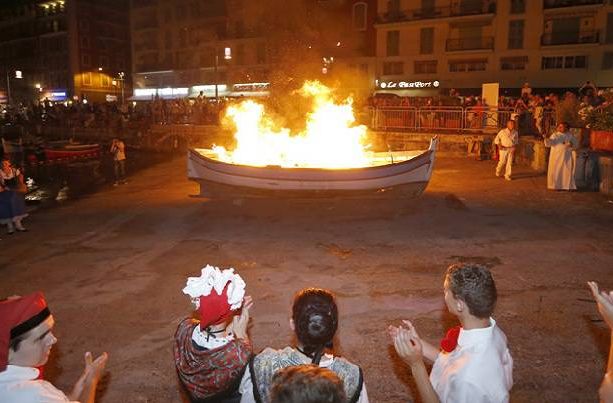 Oggi è Fête de la Saint-Pierre al porto di Nizza