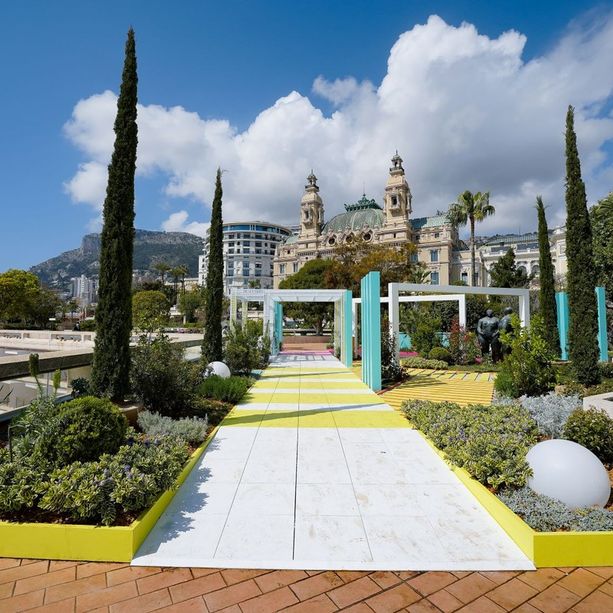 Monaco partecipa al Festival dei Giardini: le terrazze del Casinò, lato Fairmont, presentano &quot;Il riflesso dell'acqua nell'infinito blu&quot;
