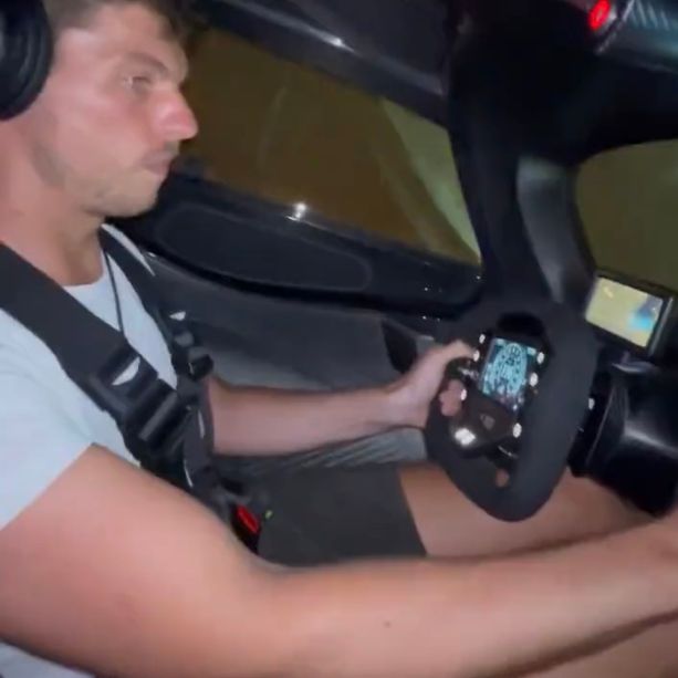 Ha il piede troppo pesante Mark Verstappen: &quot;beccato&quot; con il suo bolide da 2,7 milioni di euro a superare i limiti di velocità sull'A8