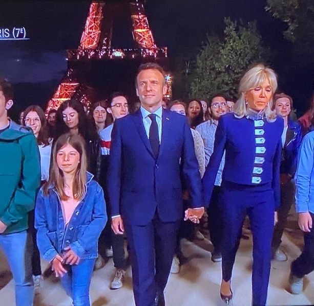L’Europa tira un sospiro di sollievo: Emmanuel Macron rieletto Presidente della Repubblica (Foto)