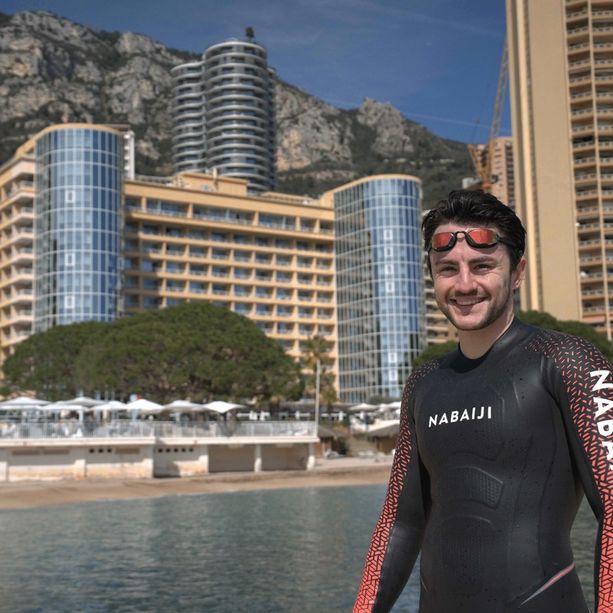 Lo svizzero Noam Yaron a nuoto da Calvi a Monaco per la campagna di sensibilizzazione del Mediterraneo