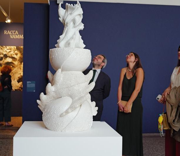 “Le reliquie dell’onda” di Racca Vammerisse: incanto e inquietudine al Museo di Belle Arti di Nizza