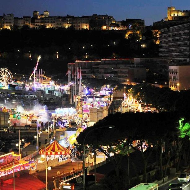 Torna a Port Hercule la Foire Attractions, oltre 60 giostre e attrazioni sul porto di Monaco