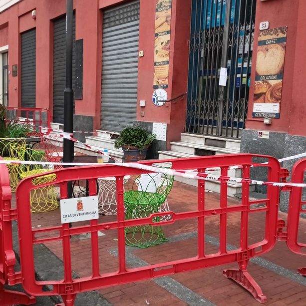 Ventimiglia, omicidio in piazza Battisti: bar ancora sotto sequestro in attesa di nuovi rilievi
