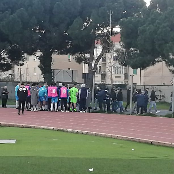 Calcio, Serie D. Pesante sconfitta della Sanremese a Vado: al fischio finale confronto tra squadra e tifosi