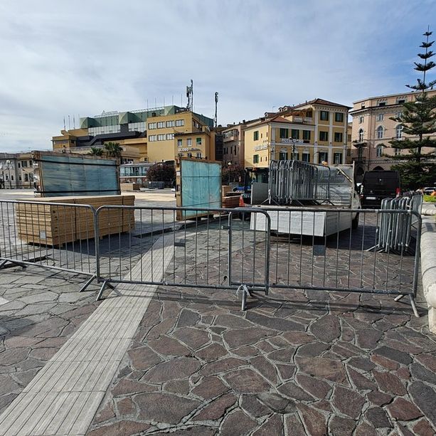 Sanremo: pronti, Padel? Via! E' iniziato questa mattina l'allestimento del campo che ospiterà i campioni nel weekend (Foto)