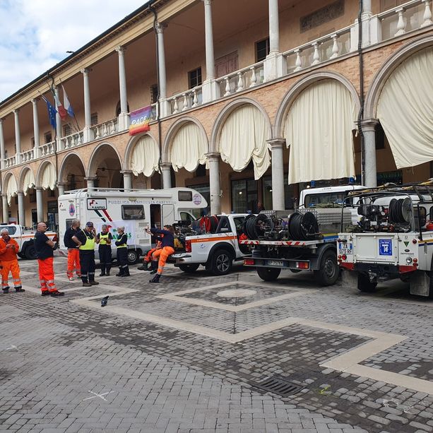 Anche Sanremo scende in campo per l'Emilia Romagna: 5 volontari a Faenza per aiutare dopo l'alluvione (Foto)
