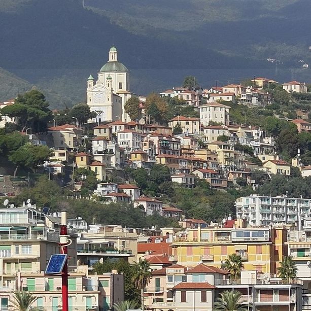 Sanremo, la giunta presenta le linee programmatiche 2024-2029: nel piano isole ecologiche informatizzate, agente di quartiere e un nuovo teatro