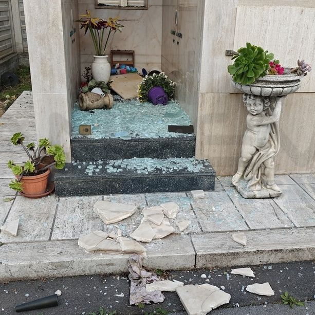 Sanremo: parte del Cimitero di Valle Armea devastato, sono stati atti vandalici e anche furti (Foto)