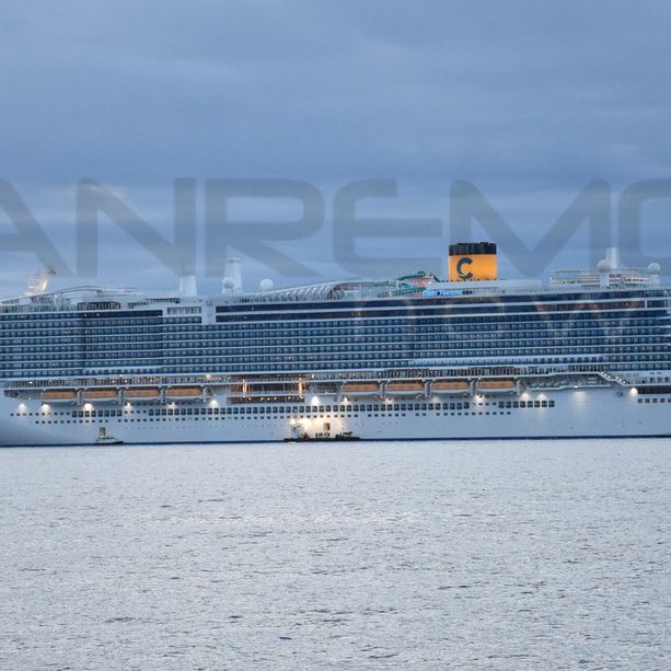 Sanremo: ben arrivata 'Costa Toscana'! La nave da crociera per il Festival è da stamane in rada di fronte alla città dei fiori (Foto)
