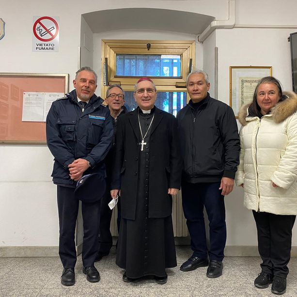 Imperia, Messa del vescovo Borghetti in carcere. Ai detenuti, anche di altre confessioni: “Siamo tutti figli di Dio”
