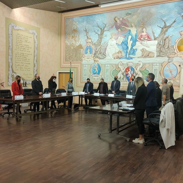 Diano Marina, scontro in consiglio sul regolamento delle sedute. Parrella: “Bregolin si dimetta”. Bellacicco: “Non si può pensare di limitare la diffusione di immagini pubbliche”