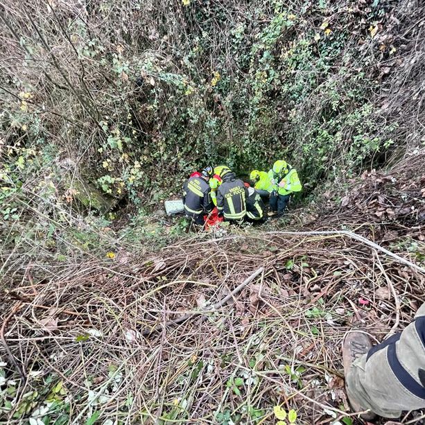 Rezzo, vola per 10 metri e finisce nel fiume: 85enne  al Santa Corona in codice rosso
