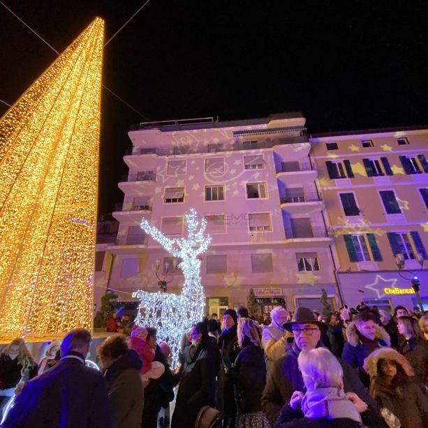 Sanremo: feste di fine anno con tanti appuntamenti e clou con Irene Grandi, Faraldi &quot;Un Natale di luci e musica&quot; (Video)