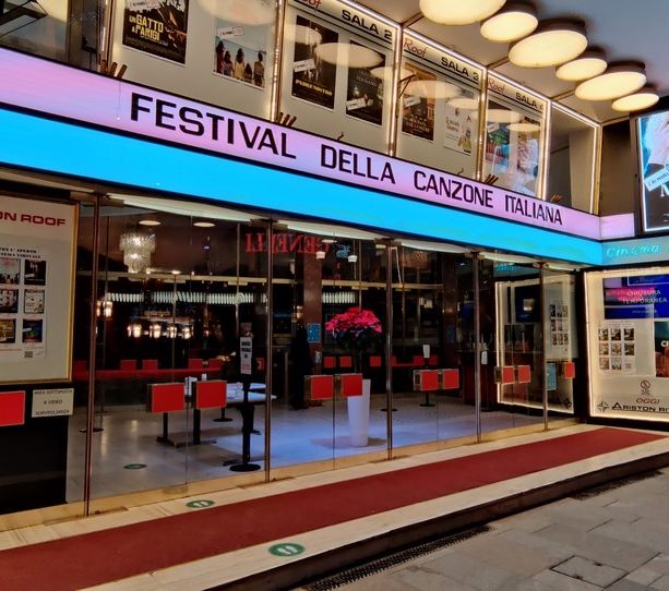 La Fimi contro il Festival all'Ariston: Mazza &quot;Non ha senso accanirsi a farlo in un cinema di 60 anni fa&quot;