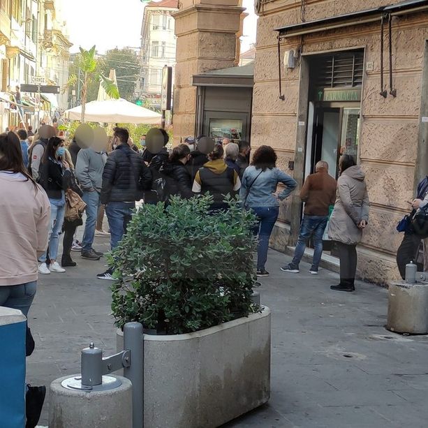 Tamponi più che raddoppiati nel weekend: ma molti anche i vaccinati, 317 le prime dosi in provincia