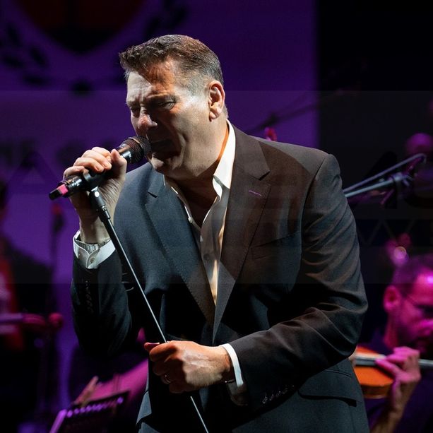 Sanremo: applausi a scena aperta per Tony Hadley, ieri la Sinfonica ha aperto la stagione all'Alfano (Foto)