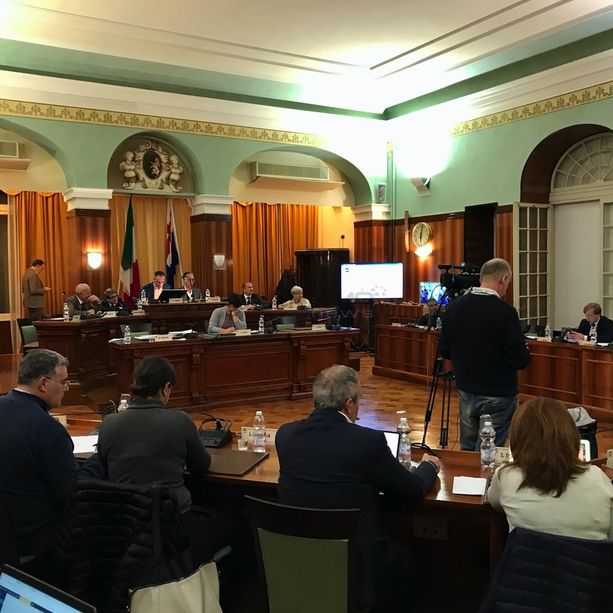 La Provincia convoca il Consiglio 'in presenza': dopo Imperia anche Sanremo e Taggia verso la riunione 'web'