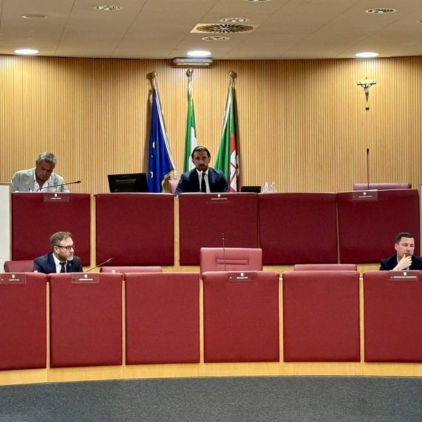 Arresto di Toti, la resa dei conti in consiglio regionale: “Questa legislatura è finita, è crollato un sistema di potere”