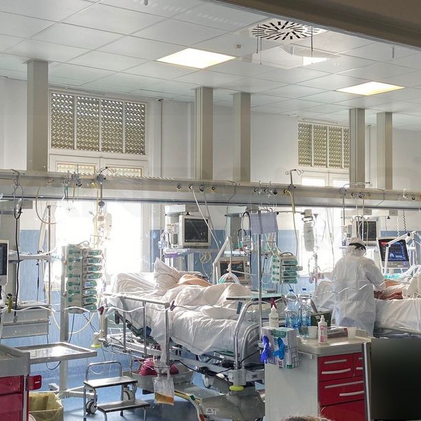 Coronavirus: oggi 7 morti in ospedale nella nostra provincia, ricoverati stabili mentre i vaccini vanno sopra il 76%
