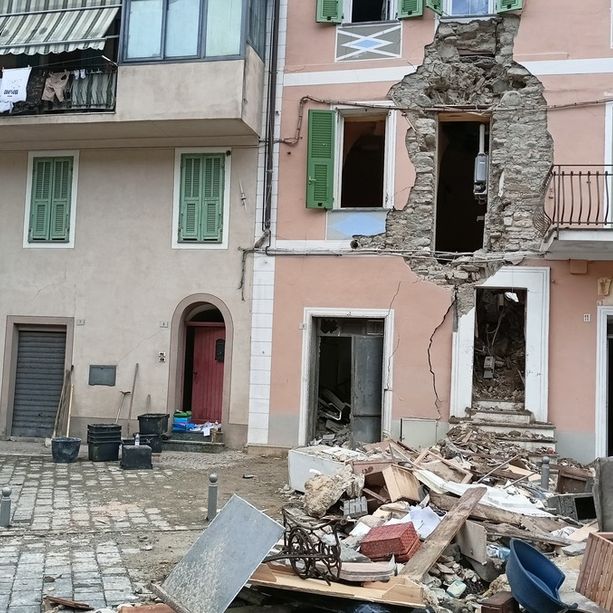 Esplosione a Soldano, palazzina a rischio crollo: cintata la 'zona rossa'