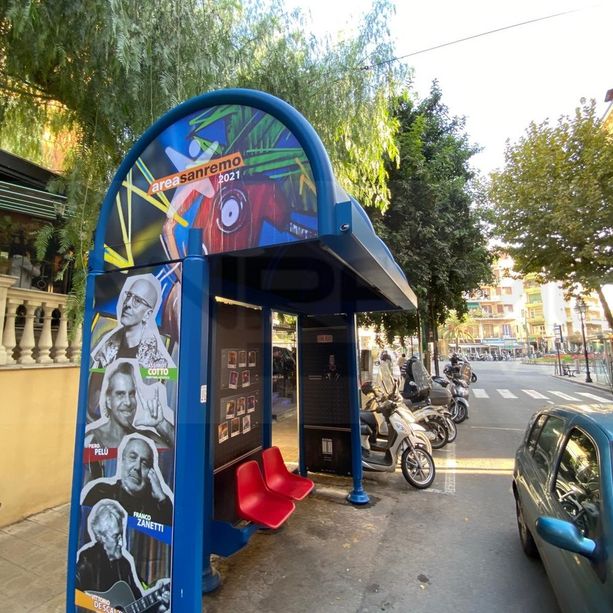 Sanremo: fermate dell’autobus sponsorizzate, un anno dopo graffiti e scritte dei soliti vandali (Foto)