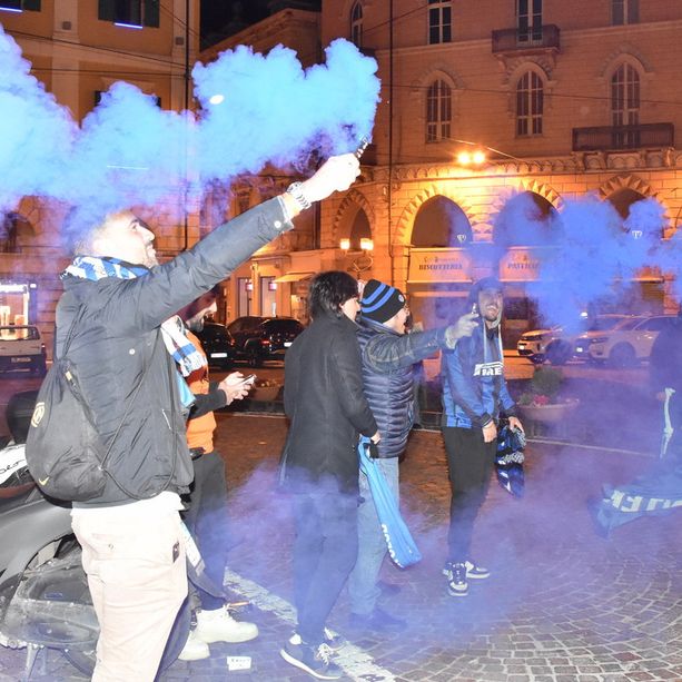L'Inter vince lo scudetto e conquista la seconda stella: anche a Sanremo esplode la gioia dei tifosi (Foto e Video)