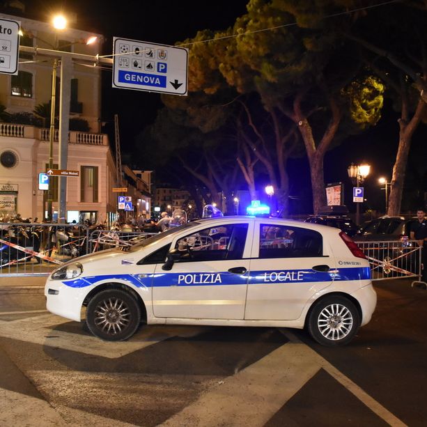 Sanremo: circa 50mila persone in centro per i fuochi d'artificio, locali pieni e quasi impossibile parcheggiare (Foto e Video)