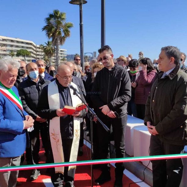 Ventimiglia si gode la nuova pista ciclabile sul lungomare, Bertolucci: “È un fiore all'occhiello per il turismo e il benessere”