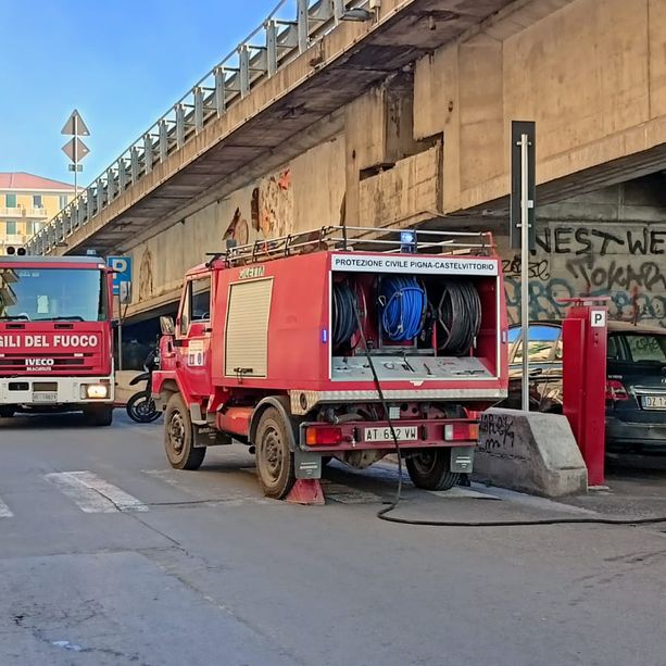 Ventimiglia: vasto incendio sul Roya, evacuate alcune case a Peglia ma la situazione è sotto controllo (Foto e Video)