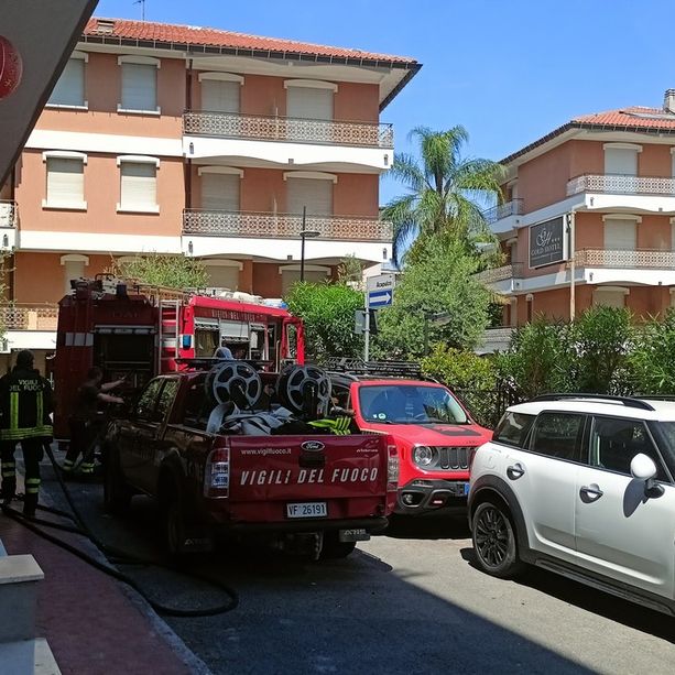 Incendio al ristorante cinese di Bordighera, titolare gravemente ustionata (Foto e video)