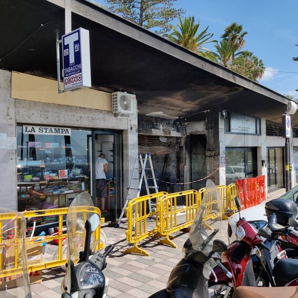 Sanremo: incendio della sartoria in corso Imperatrice, ancora tutto fermo e tra poco sono passati due mesi (Foto)