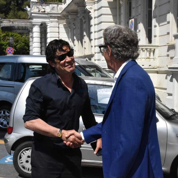 Riccardo Scamarcio a Sanremo per le riprese di ‘2Win’: “Gireremo qui il finale, è una città importante per il nostro racconto” (Foto e Video)