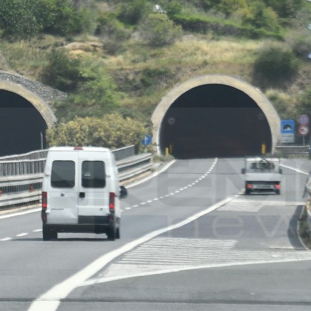 Sanremo: ecco l'installazione del nuovo e tanto discusso autovelox fisso sull'Aurelia Bis in Valle Armea