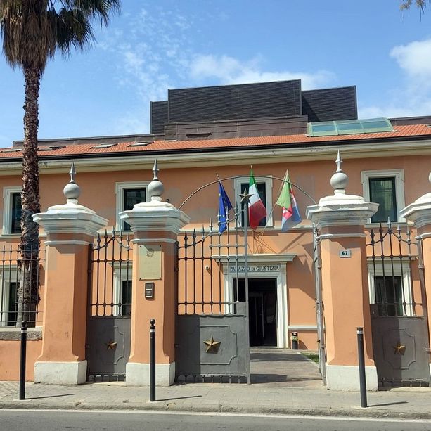 Imperia, processo all’ex preside dell’Ipsia. In aula un docente vessato: “Mi ha tolto senza motivo retribuzione e ore extra”