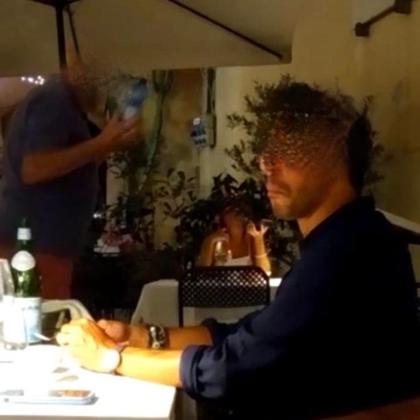 Bordighera: residente si scaglia contro i clienti della Locanda Marinai, Pani “Non è il primo episodio, sono arrivate anche secchiate e calzini” (foto)