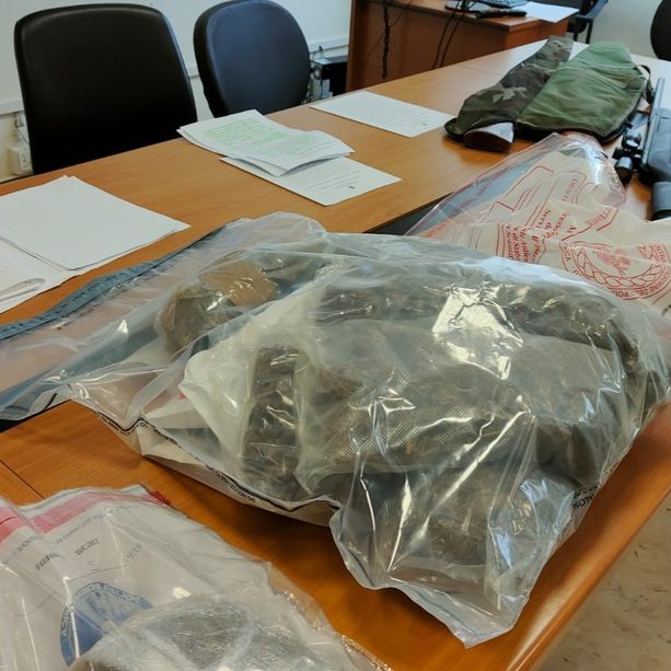 ‘Predictio’, la rete dello spaccio grazie ai contatti e alla forza intimidatrice della ‘ndrangheta. Le intercettazioni: “Più si è uniti più si è di più, una persona sola non fa rumore”