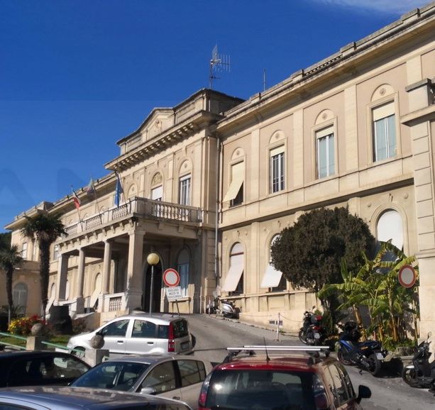 Sanremo: vertice Comune-Asl su emergenza e futuro dell’ospedale, Biancheri chiede il trasferimento di pazienti Covid in altre strutture per riaprire alcuni reparti