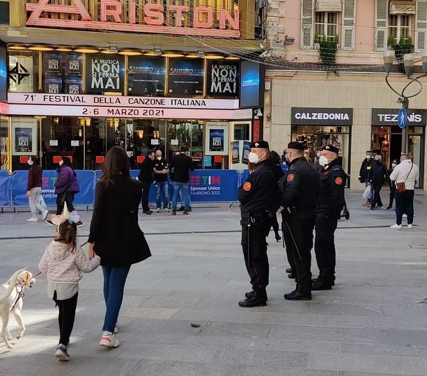 Sanremo: inizia stasera il Festival, massima attenzione delle forze dell'ordine e fari puntati su Zlatan (Video)