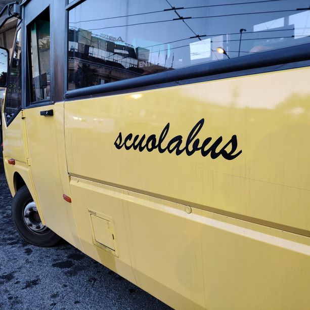 Sanremo: restano a piedi gli studenti, la ditta che ha vinto il bando per gli Scuolabus vuole più soldi