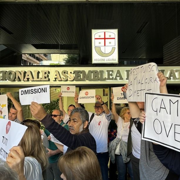 Inchiesta corruzione in Liguria: al grido di “Game over” alta tensione in consiglio regionale. Le opposizioni sfiduciano Toti