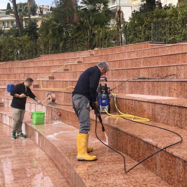 Sanremo: con la pulizia dei marmi l’auditorium ‘Alfano’ si rifà il look in vista dell’estate