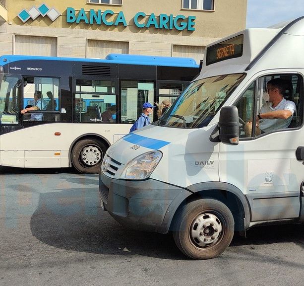 Autobus della Riviera Trasporti bollenti, ragazza colta da malore