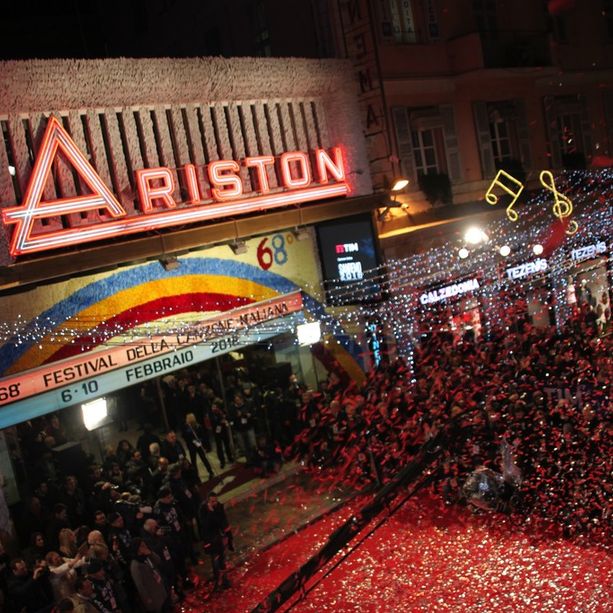 Festival di Sanremo 2025: caccia ai biglietti, la Giunta eserciterà l'opzione del 50% degli abbonamenti per gli alberghi