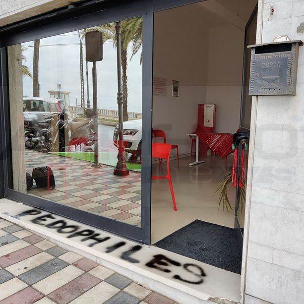 Sanremo: scritta 'Pedofili' sula sede della Croce Rossa, è stata una donna francese di 50 anni (Foto)