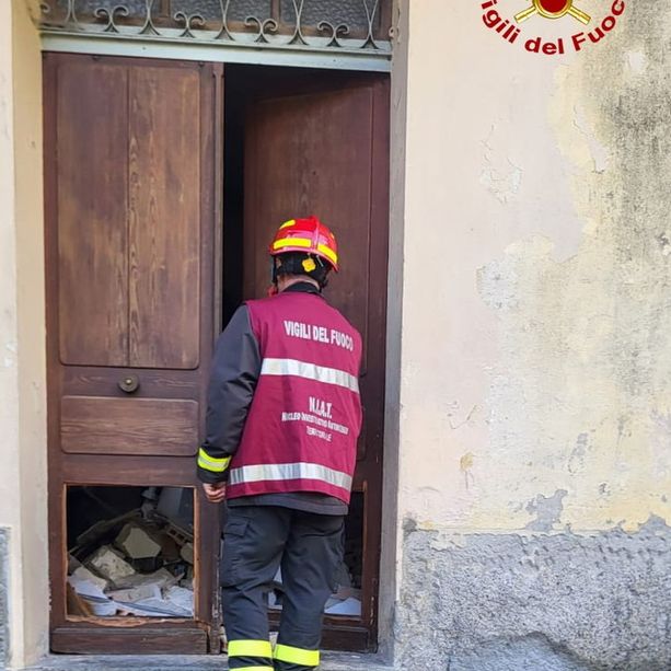 Molini di Triora: esplosione di lunedì scorso in via Marconi, stamattina sopralluogo dei tecnici dei Vigili del Fuoco (Foto)