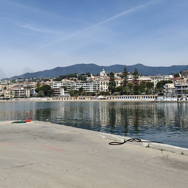 Sanremo: dopo l'allarme lanciato questa mattina arriva la 'mazzata', non si potrà fare il bagno per tutto l'anno in corso Trento Trieste