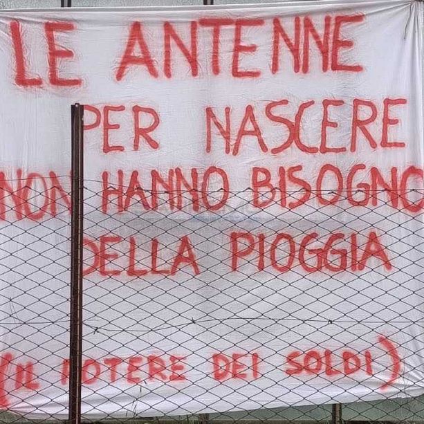 Sanremo: a Coldirodi monta la protesta per la nuova antenna Wind “Per nascere non hanno bisogno di pioggia. Il potere dei soldi”